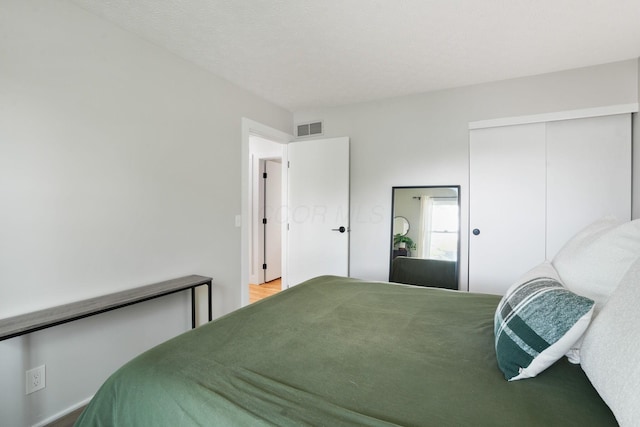 5133 Hidden View Dr, Hilliard, OH 43026 - bedroom featuring a closet