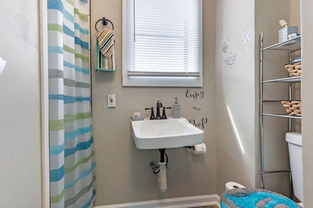 full bath featuring curtained shower and a sink