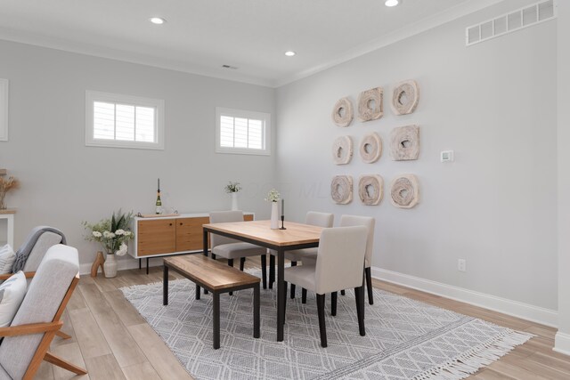 dining area featuring baseboards, ornamental molding, recessed lighting, and visible vents