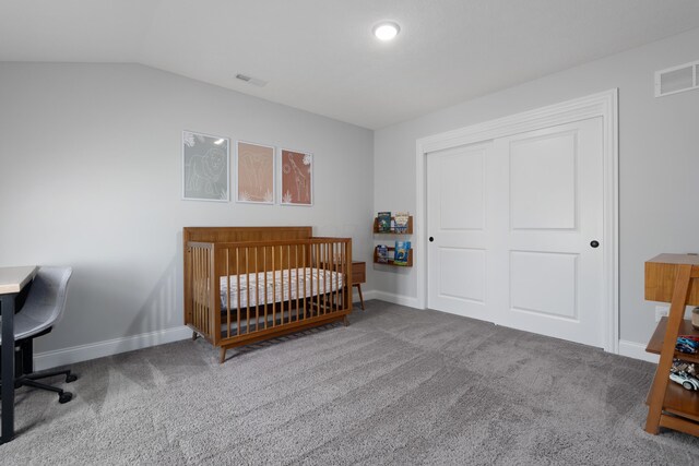 bedroom featuring a closet, baseboards, carpet flooring, and visible vents