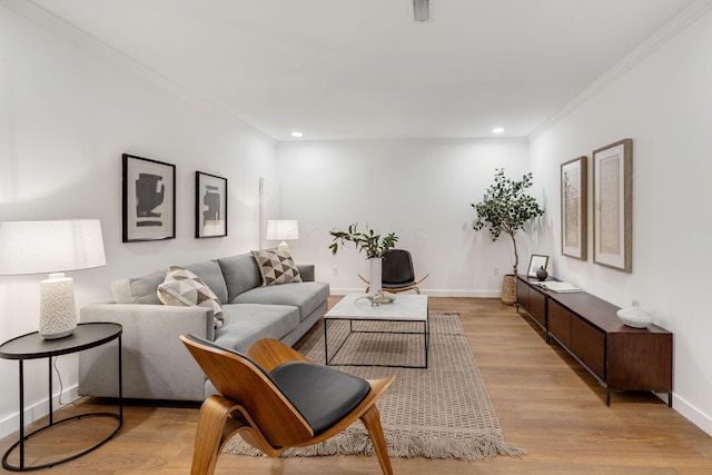 living room with crown molding, light wood-type flooring, recessed lighting, and baseboards