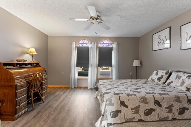 5796 Thada Ln, Columbus, OH 43229 - bedroom featuring baseboards, a ceiling fan, light wood-style floors, and a textured ceiling