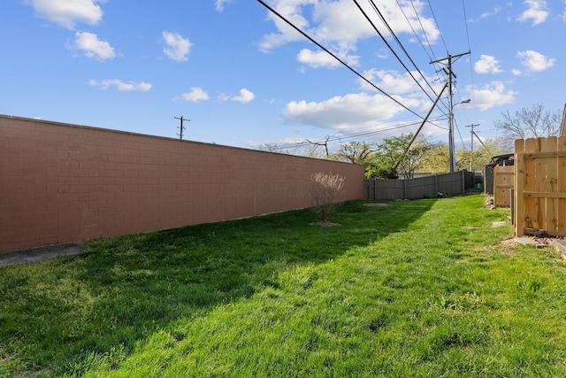 5796 Thada Ln, Columbus, OH 43229 - view of yard featuring a fenced backyard