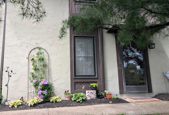 4773 Olentangy River Rd Unit 4773I, Columbus, OH 43214 - doorway to property with stucco siding