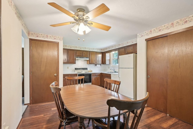 dining area featuring dark wood-type flooring and ceiling fan
