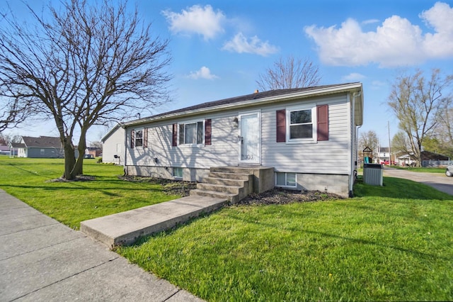 view of front of property featuring a front yard