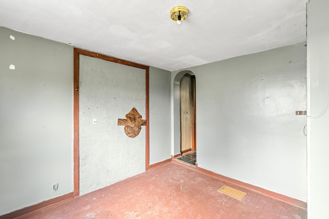 720 Green Cook Rd, Sunbury, OH 43074 - unfurnished room featuring arched walkways