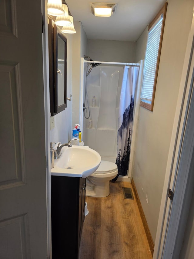 196 Whitethorne Ave, Columbus, OH 43223 - full bathroom with wood finished floors, vanity, and a shower with curtain