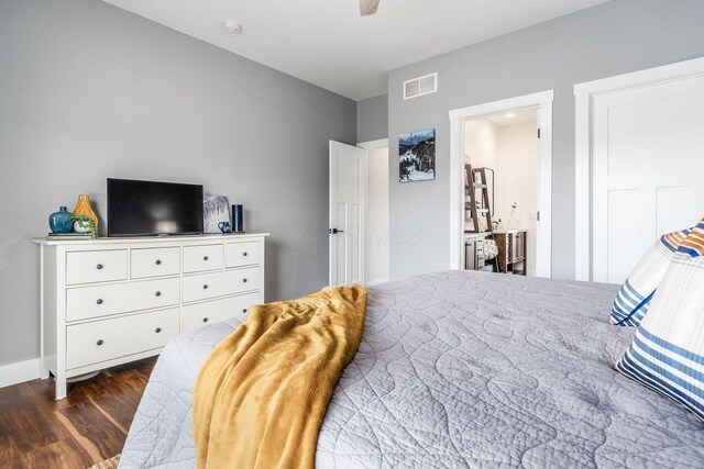 bedroom featuring wood finished floors, visible vents, and ceiling fan