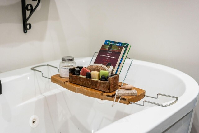 room details featuring a tub with jets