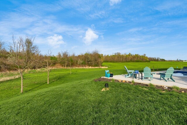 view of yard with a patio