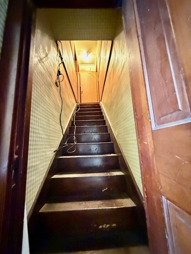 15825 State Route 207, Mount Sterling, OH 43143 - staircase featuring wallpapered walls