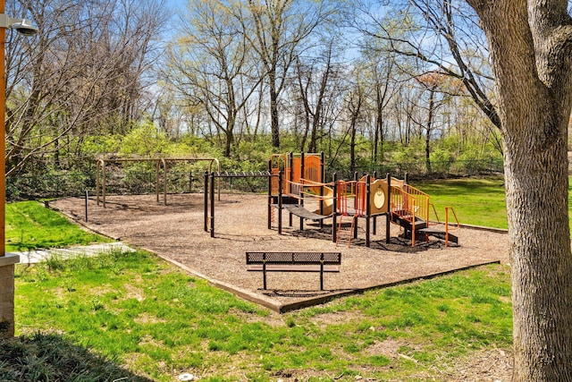 1000 Urlin Ave Unit 520, Columbus, OH 43212 - view of communal playground