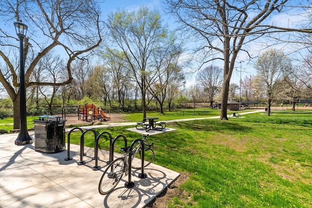 1000 Urlin Ave Unit 520, Columbus, OH 43212 - view of property's community with a lawn