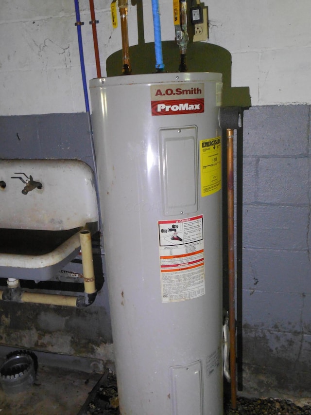 4228 State Route 229, Marengo, OH 43334 - utility room with electric water heater