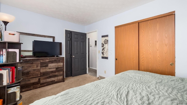 650 Licking View Dr, Heath, OH 43056 - carpeted bedroom featuring a closet