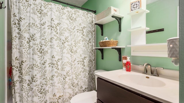 650 Licking View Dr, Heath, OH 43056 - full bath featuring toilet, vanity, and a shower with curtain