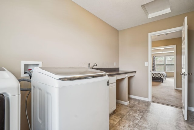 2128 Clay Stone Pl, Reynoldsburg, OH 43068 - washroom with light colored carpet, baseboards, laundry area, and washing machine and dryer