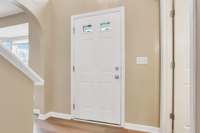 577 Stable St, Pataskala, OH 43062 - foyer entrance featuring baseboards, arched walkways, and light wood-style flooring