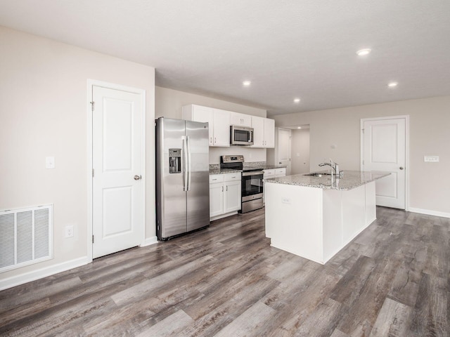 kitchen featuring a sink, white cabinets, stainless steel appliances, dark wood finished floors, and visible vents