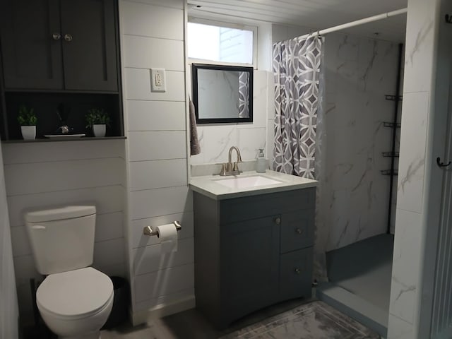 full bathroom featuring marble finish floor, toilet, a shower with curtain, and vanity