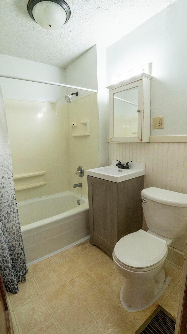 317 N High St, New Lexington, OH 43764 - bathroom with shower / tub combo, toilet, vanity, wainscoting, and a textured ceiling