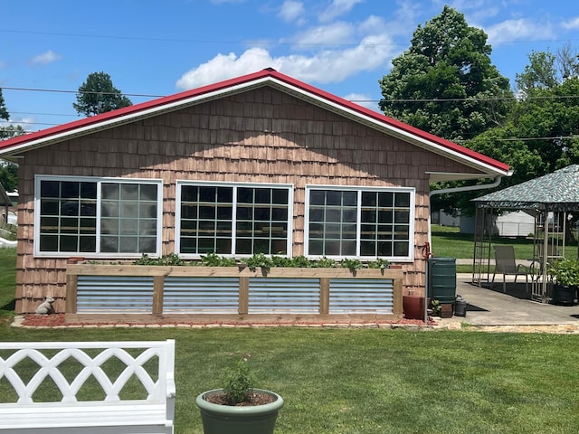 52 3rd St SE, Newark, OH 43055 - view of side of property featuring a gazebo and a yard