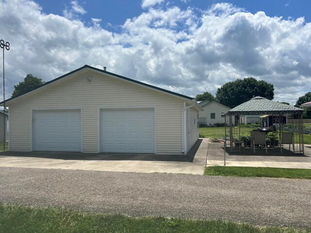 52 3rd St SE, Newark, OH 43055 - view of detached garage