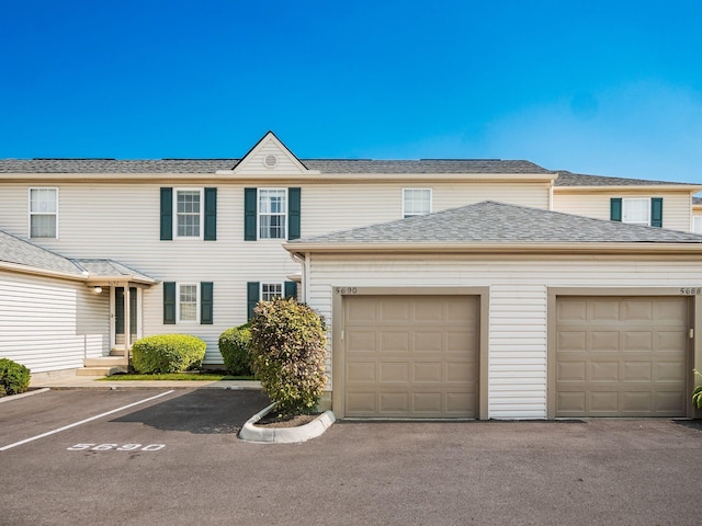 5690 Kilbury Ln Unit 120D, Hilliard, OH 43026 - townhome / multi-family property featuring an outdoor structure