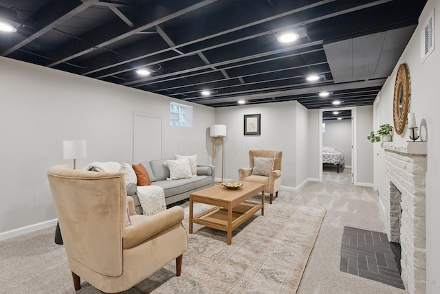 living area with carpet and baseboards