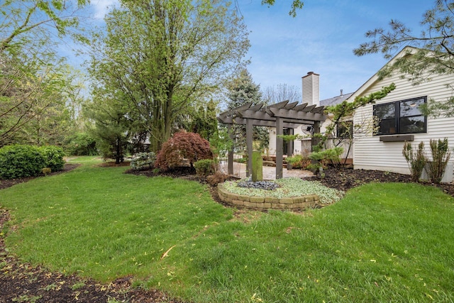 view of yard featuring a pergola