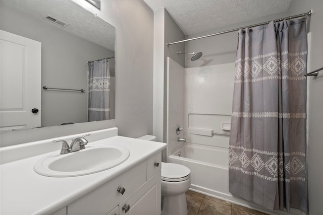 6709 Axtel Dr Unit 5A, Canal Winchester, OH 43110 - bathroom featuring a textured ceiling, shower / bath combo with shower curtain, toilet, and visible vents