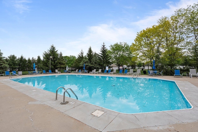 6709 Axtel Dr Unit 5A, Canal Winchester, OH 43110 - community pool featuring a patio and fence