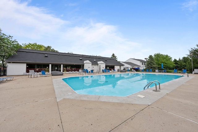 6709 Axtel Dr Unit 5A, Canal Winchester, OH 43110 - community pool with a patio