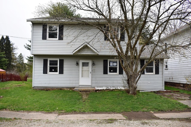view of front of house featuring fence and a front yard
