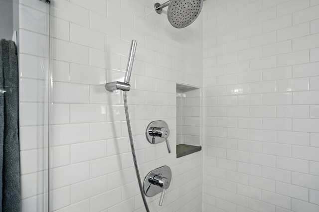 room details featuring a tile shower