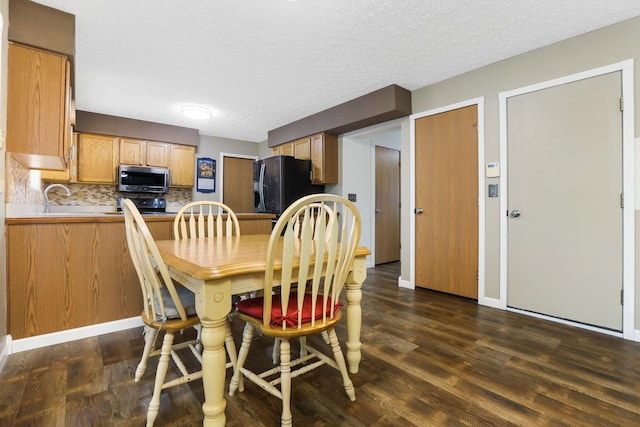 1616 Saddlebrook Dr, Heath, OH 43056 - dining area featuring baseboards, dark wood-style floors, and a textured ceiling