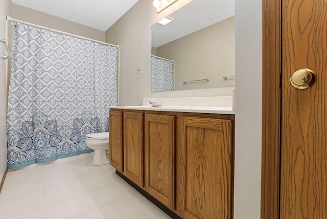 1616 Saddlebrook Dr, Heath, OH 43056 - full bathroom with vanity, a shower with curtain, toilet, and a textured ceiling