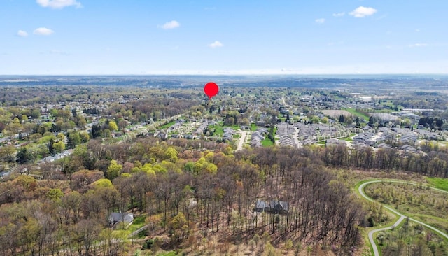 bird's eye view featuring a wooded view