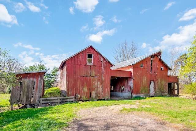 view of barn with a lawn