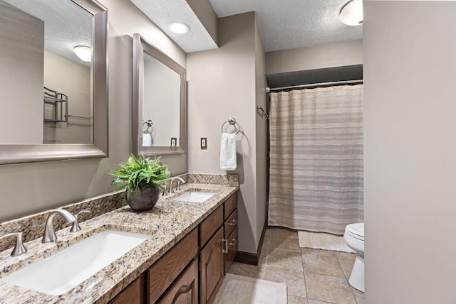 full bathroom with a textured ceiling, toilet, double vanity, baseboards, and curtained shower