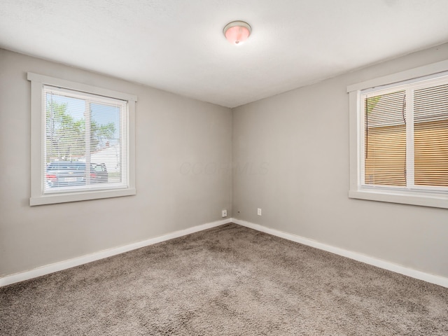 1050-1052 Loretta Ave, Columbus, OH 43211 - unfurnished room featuring carpet floors and baseboards