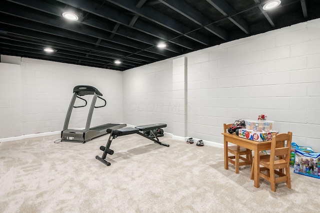 exercise area featuring carpet flooring and baseboards