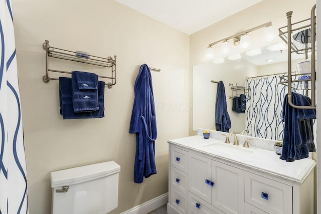 144 Serran Dr, Gahanna, OH 43230 - bathroom with toilet, a shower with curtain, vanity, and baseboards