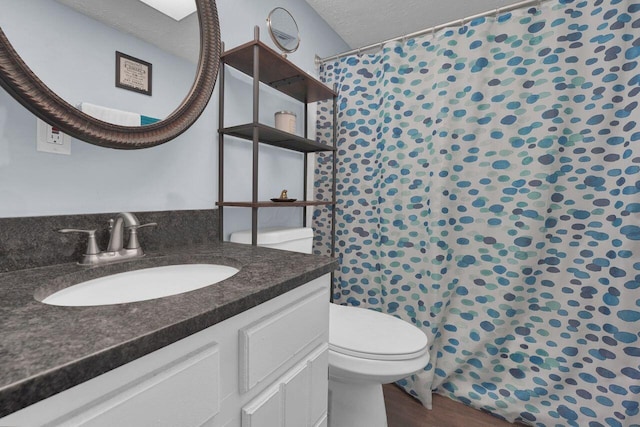 625 Country Club Dr Unit B14, Newark, OH 43055 - full bath with a textured ceiling, vanity, toilet, and a shower with curtain
