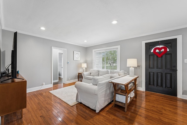 living area featuring crown molding, recessed lighting, baseboards, and hardwood / wood-style flooring