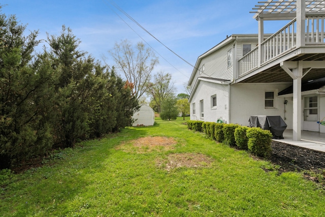 view of yard featuring a patio and a pergola