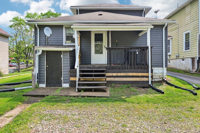 401 S 2nd St, Newark, OH 43055 - view of front of house with a porch, a shingled roof, and a front lawn