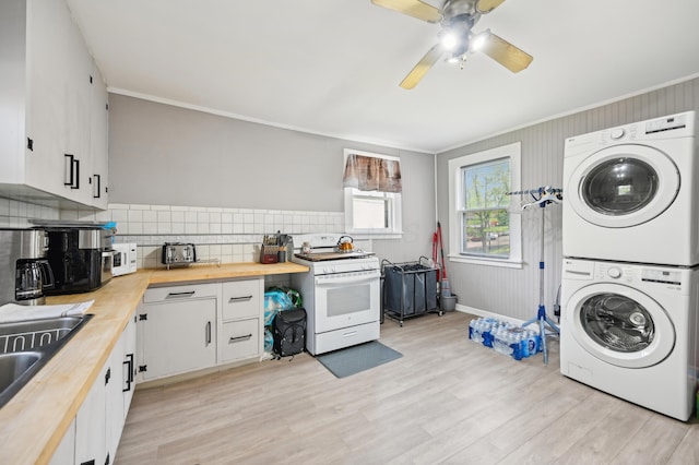 401 S 2nd St, Newark, OH 43055 - clothes washing area with crown molding, ceiling fan, light wood-type flooring, and stacked washer / dryer