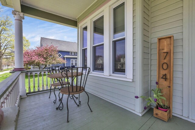 704 E High St, Mount Vernon, OH 43050 - balcony featuring covered porch